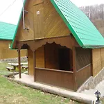 Kvasnyi بيت خشبي