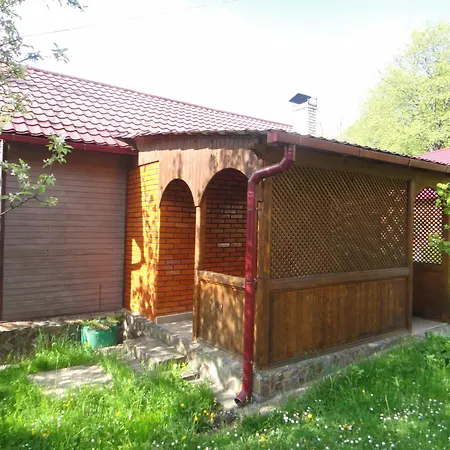 Kvasnyi بيت خشبي