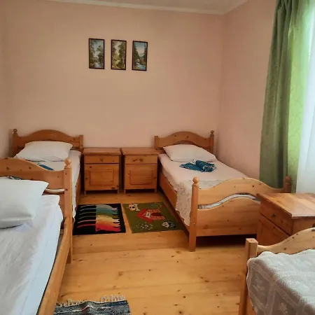 Kvasnyi Lodge *